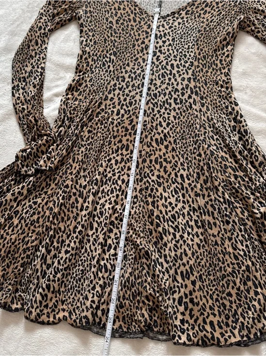 Forever 21 Leopard Print V-Neck Dress with Flowy Lettuce Hem Skirt | Sz: Small - Picture 8 of 10